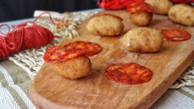 CROQUETAS DE PEPPERONI CON CHORIZO